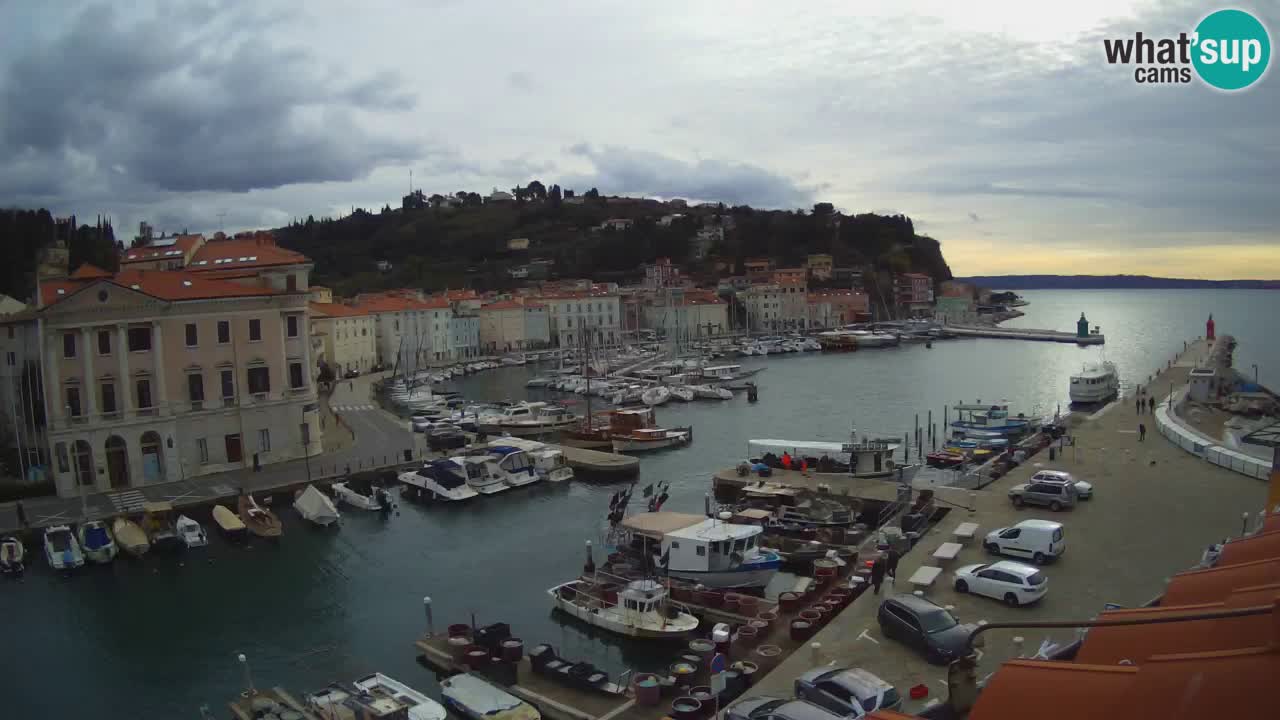 Webcam en direct de Piran “Mandrač” – Incroyable vue en direct de la Villa Piranesi