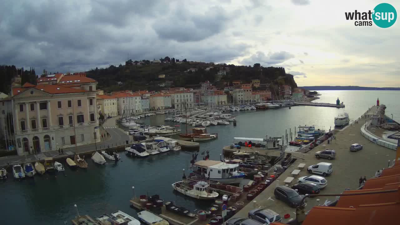 Webcam en direct de Piran “Mandrač” – Incroyable vue en direct de la Villa Piranesi