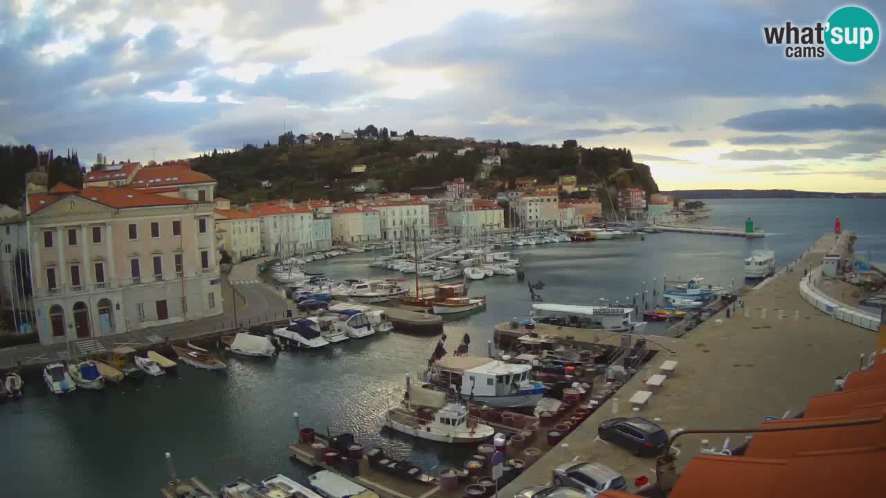 Webcam en direct de Piran “Mandrač” – Incroyable vue en direct de la Villa Piranesi