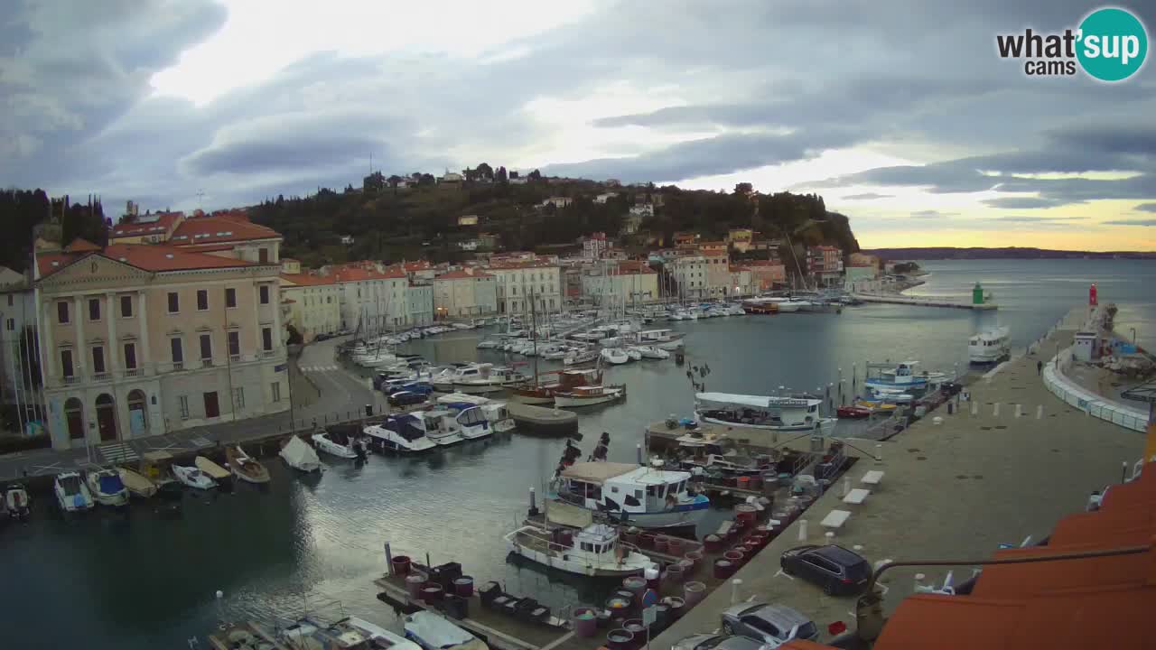 Webcam en direct de Piran “Mandrač” – Incroyable vue en direct de la Villa Piranesi