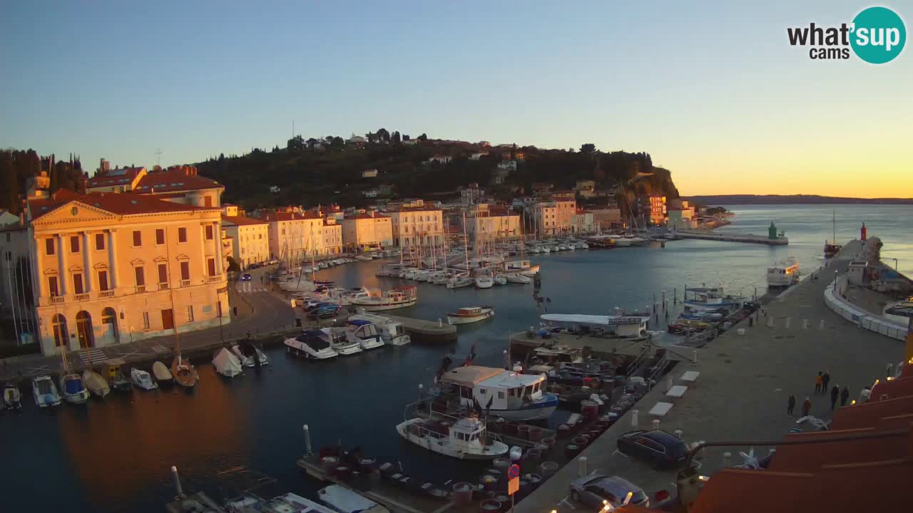 Webcam en direct de Piran “Mandrač” – Incroyable vue en direct de la Villa Piranesi