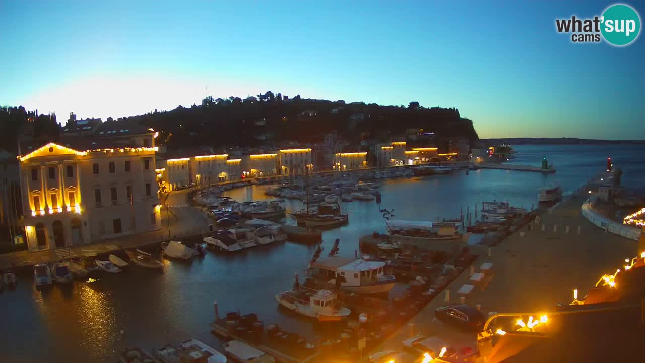 Webcam en direct de Piran “Mandrač” – Incroyable vue en direct de la Villa Piranesi