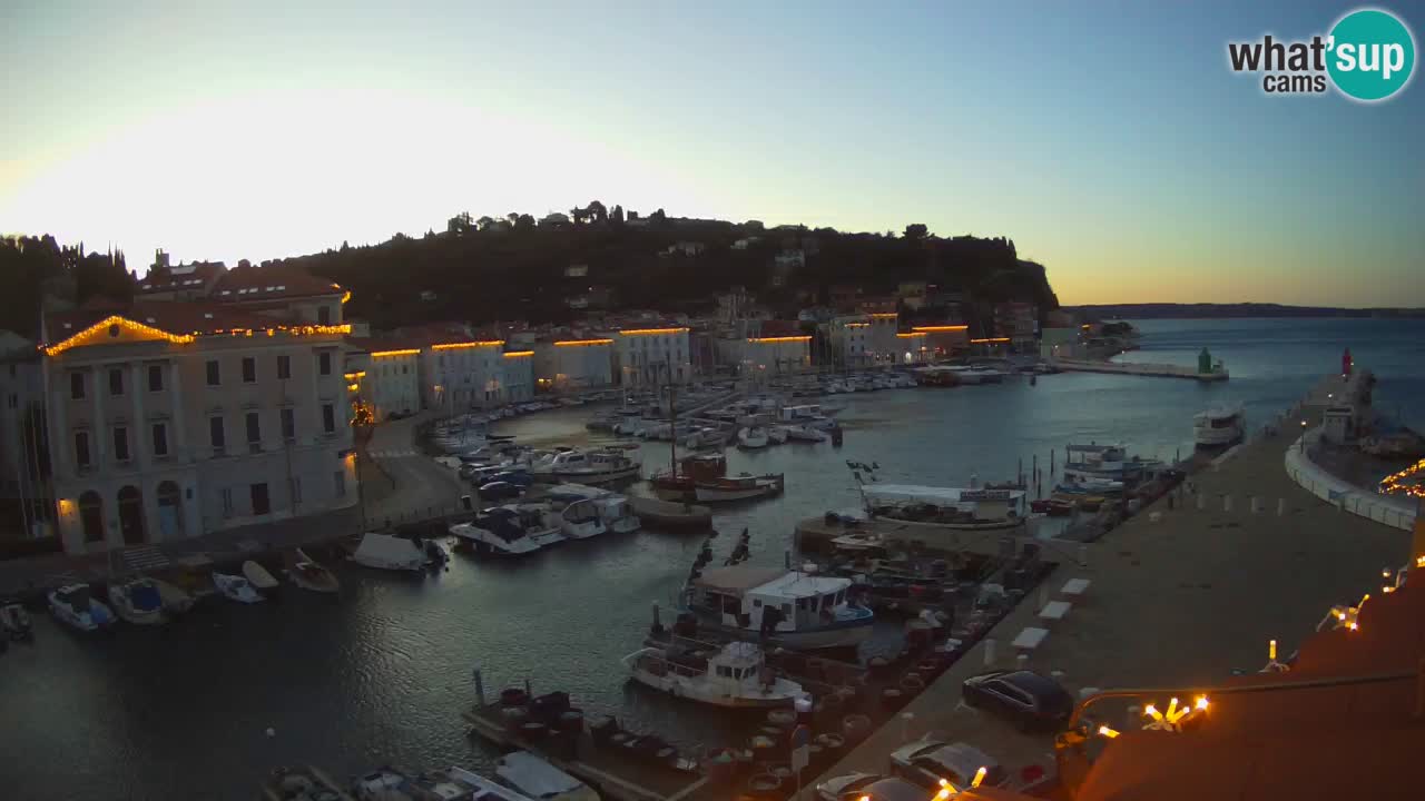 Webcam en direct de Piran “Mandrač” – Incroyable vue en direct de la Villa Piranesi