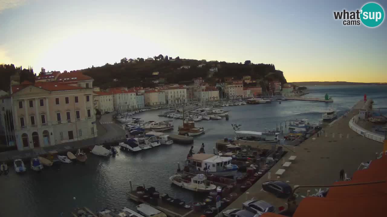 Webcam en direct de Piran “Mandrač” – Incroyable vue en direct de la Villa Piranesi