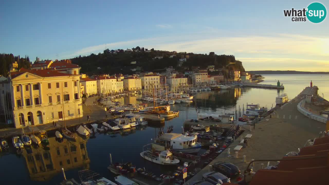 Webcam en direct de Piran “Mandrač” – Incroyable vue en direct de la Villa Piranesi