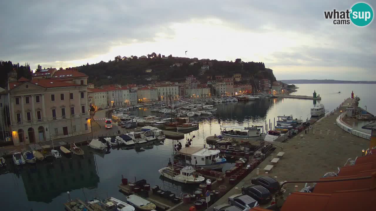 Webcam en direct de Piran “Mandrač” – Incroyable vue en direct de la Villa Piranesi