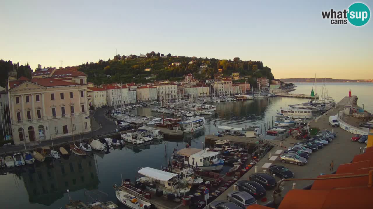Webcam en direct de Piran “Mandrač” – Incroyable vue en direct de la Villa Piranesi