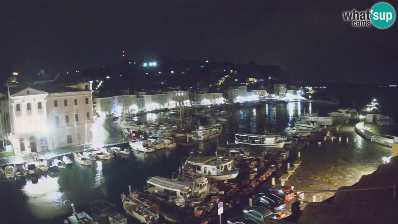 Webcam en direct de Piran “Mandrač” – Incroyable vue en direct de la Villa Piranesi