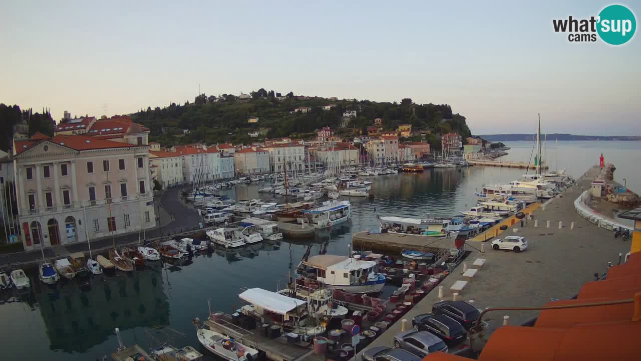 Webcam en direct de Piran “Mandrač” – Incroyable vue en direct de la Villa Piranesi