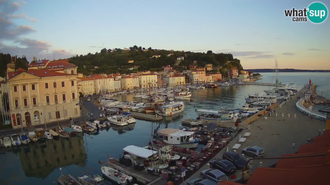 Webcam en direct de Piran “Mandrač” – Incroyable vue en direct de la Villa Piranesi