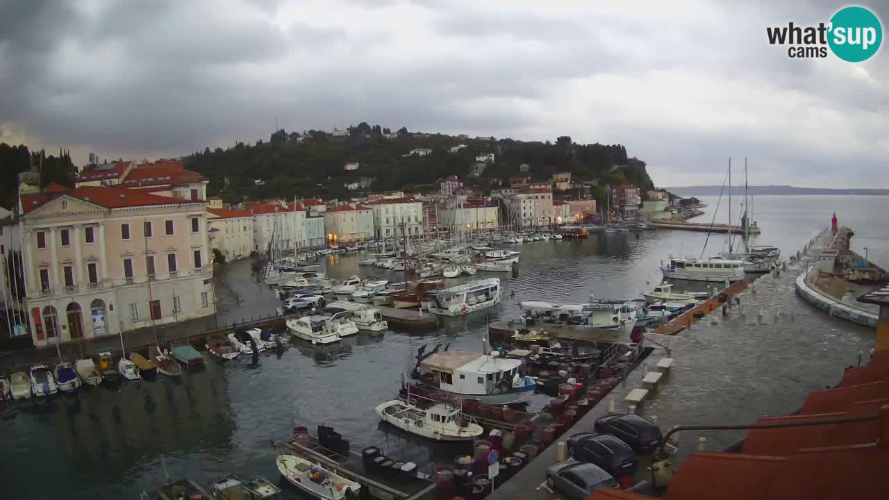 Webcam en direct de Piran “Mandrač” – Incroyable vue en direct de la Villa Piranesi