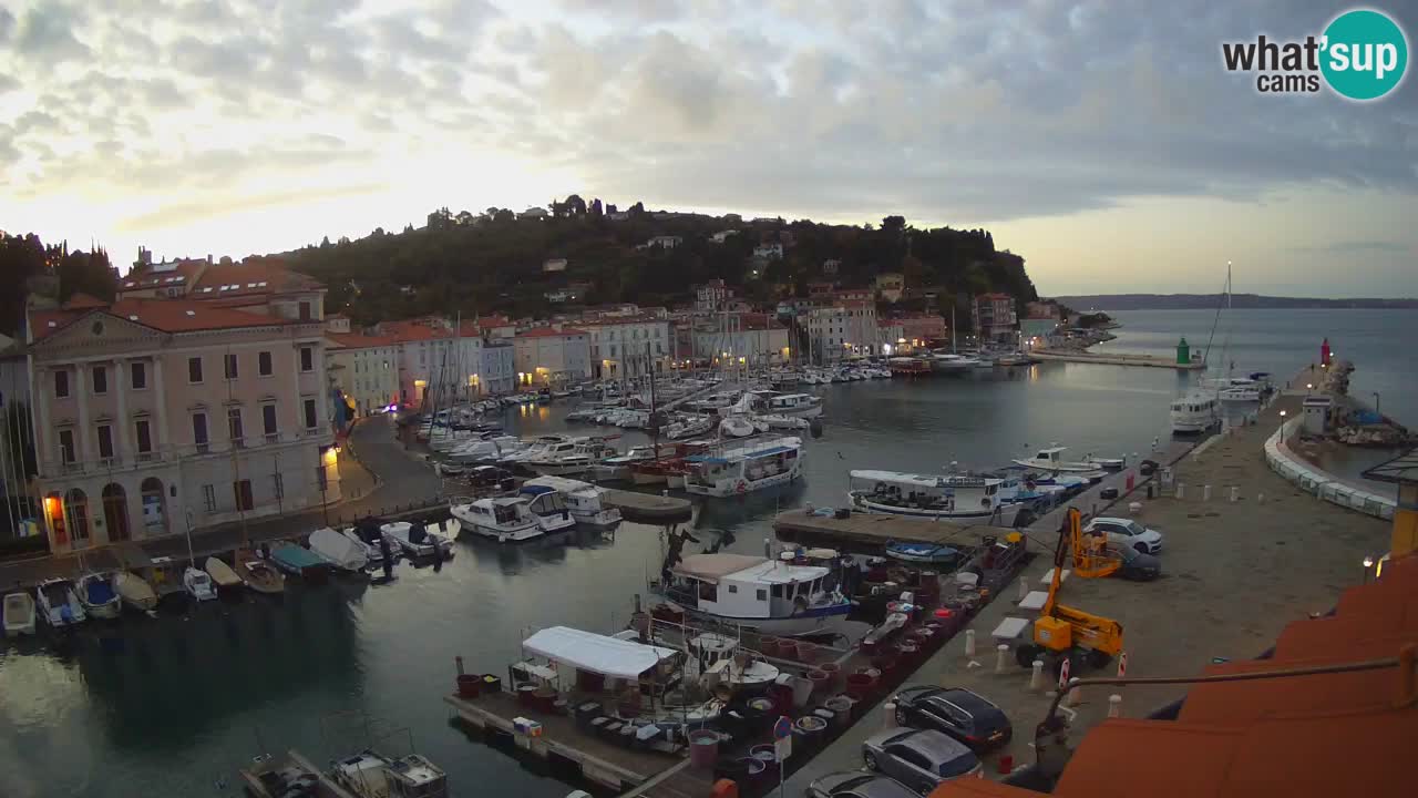Webcam en direct de Piran “Mandrač” – Incroyable vue en direct de la Villa Piranesi