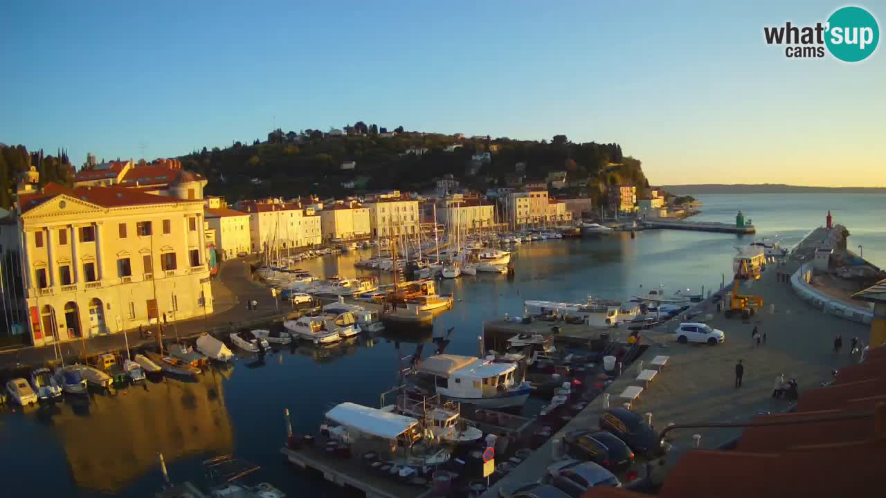 Webcam en direct de Piran “Mandrač” – Incroyable vue en direct de la Villa Piranesi