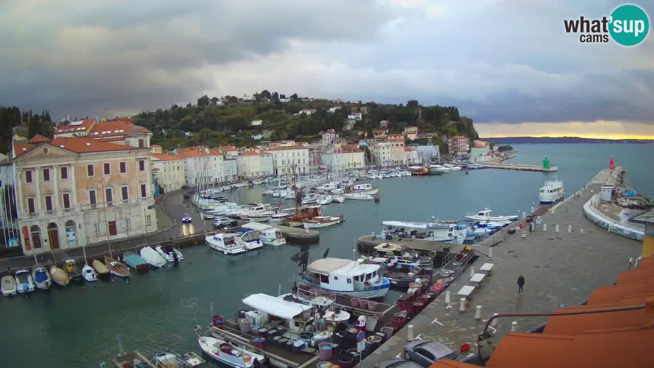 Webcam en direct de Piran “Mandrač” – Incroyable vue en direct de la Villa Piranesi