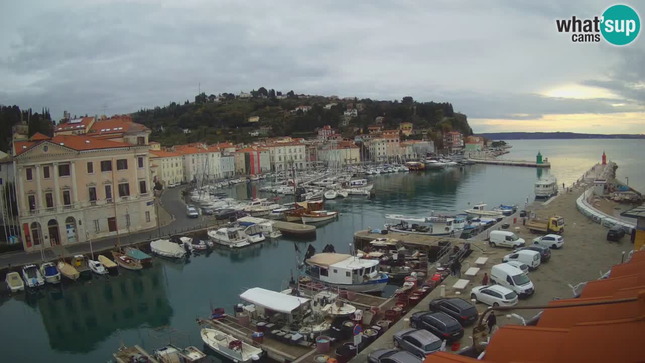 Webcam en direct de Piran “Mandrač” – Incroyable vue en direct de la Villa Piranesi