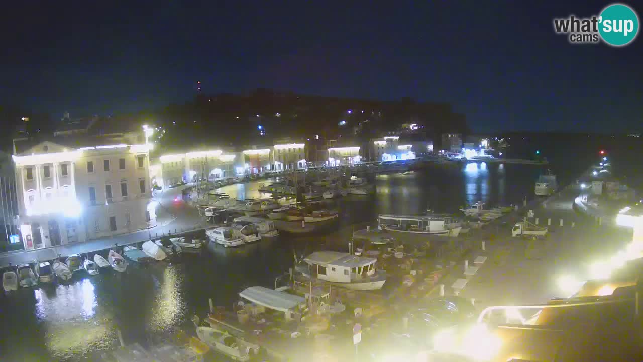 Webcam en direct de Piran “Mandrač” – Incroyable vue en direct de la Villa Piranesi