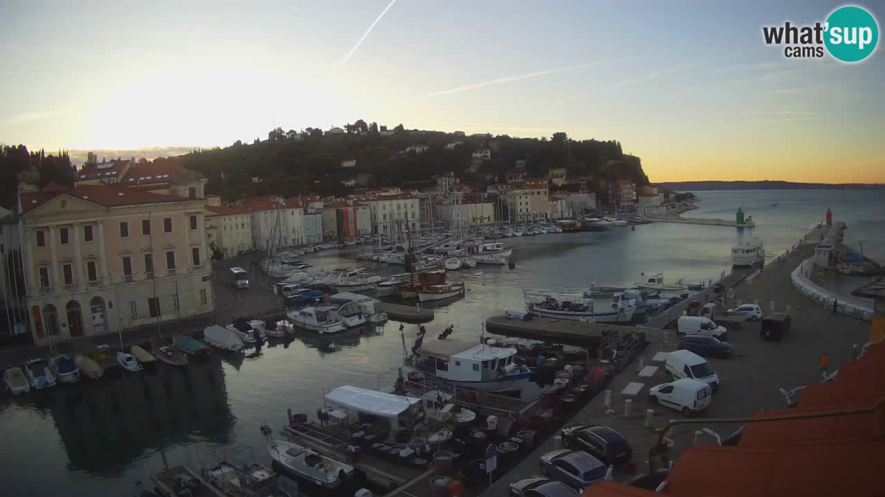 Webcam en direct de Piran “Mandrač” – Incroyable vue en direct de la Villa Piranesi