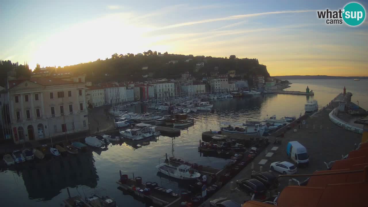 Webcam en direct de Piran “Mandrač” – Incroyable vue en direct de la Villa Piranesi