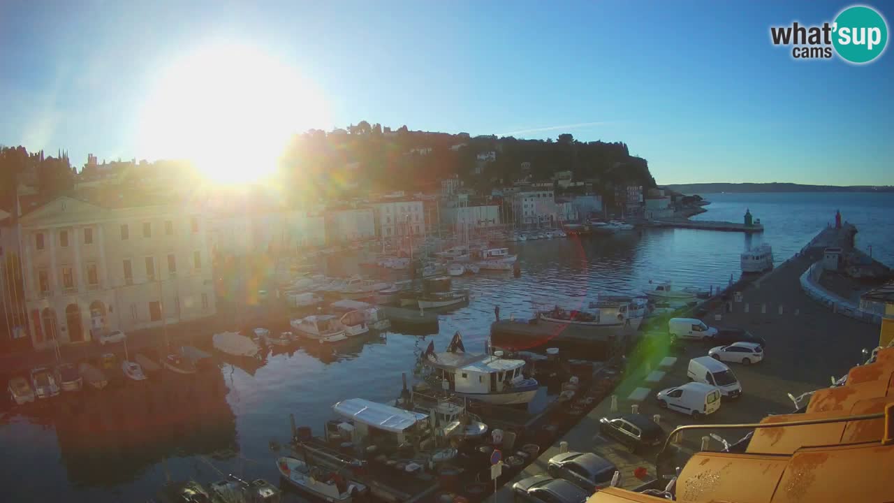 Webcam en direct de Piran “Mandrač” – Incroyable vue en direct de la Villa Piranesi