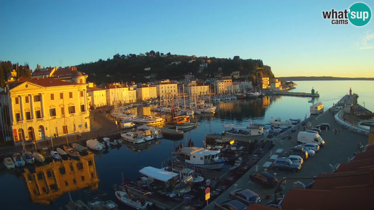 Webcam en direct de Piran “Mandrač” – Incroyable vue en direct de la Villa Piranesi