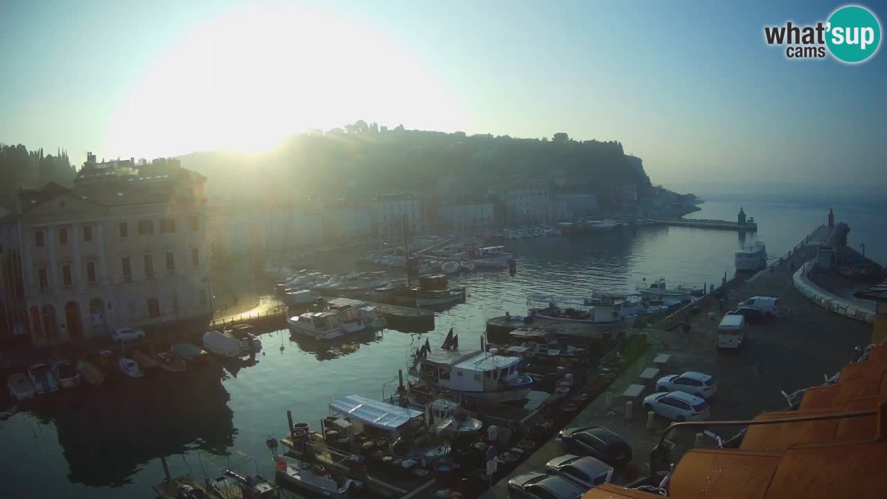 Webcam en direct de Piran “Mandrač” – Incroyable vue en direct de la Villa Piranesi