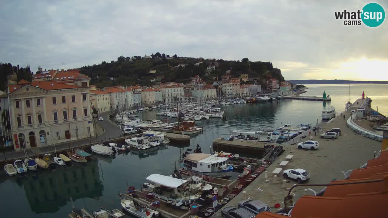 Webcam en direct de Piran “Mandrač” – Incroyable vue en direct de la Villa Piranesi