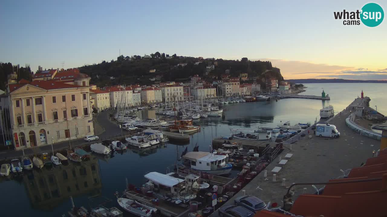Webcam en direct de Piran “Mandrač” – Incroyable vue en direct de la Villa Piranesi