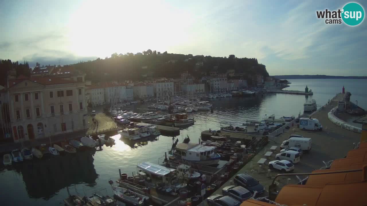Webcam en direct de Piran “Mandrač” – Incroyable vue en direct de la Villa Piranesi