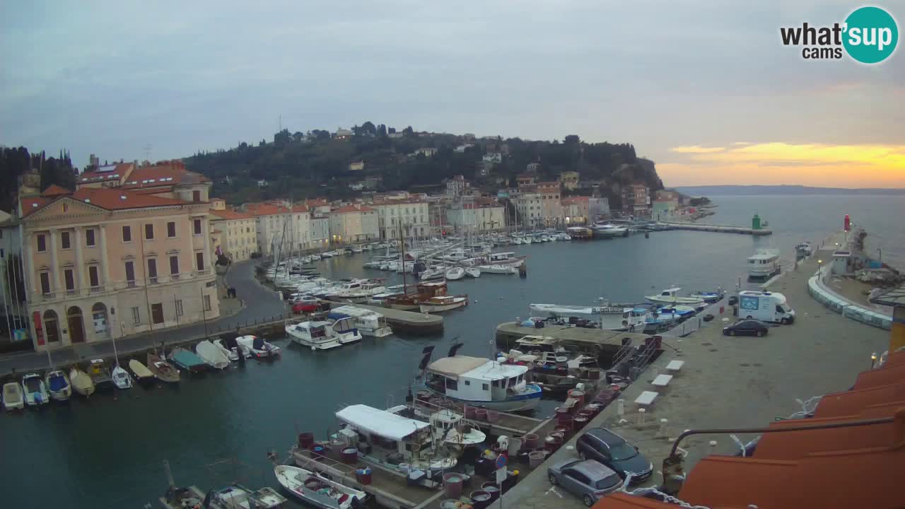Webcam en direct de Piran “Mandrač” – Incroyable vue en direct de la Villa Piranesi