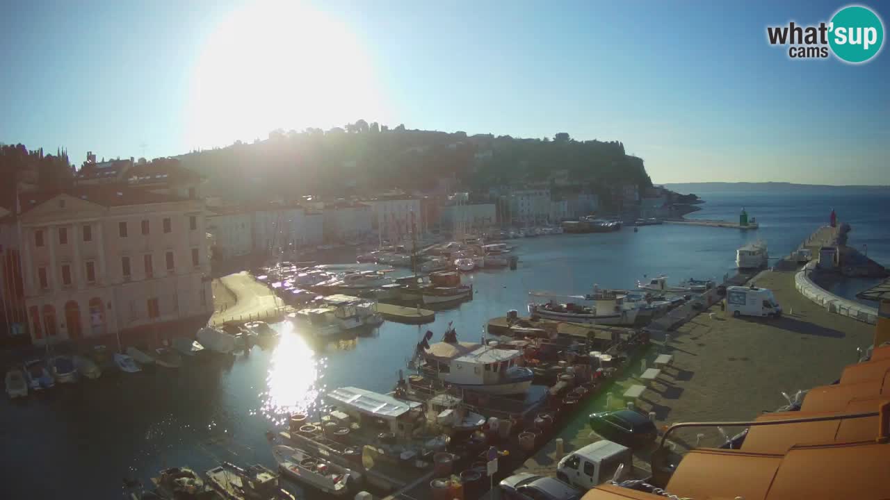 Webcam en direct de Piran “Mandrač” – Incroyable vue en direct de la Villa Piranesi