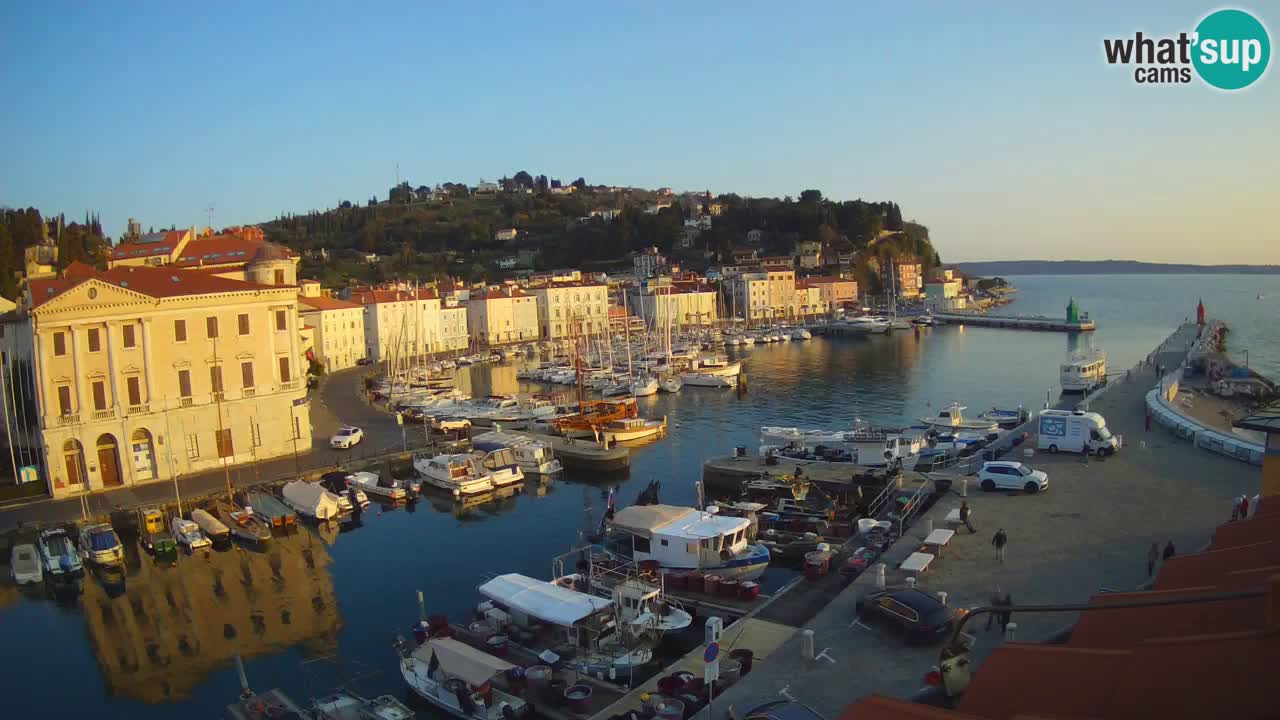 Webcam en direct de Piran “Mandrač” – Incroyable vue en direct de la Villa Piranesi