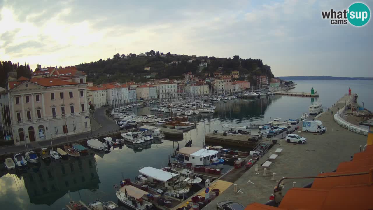 Webcam en direct de Piran “Mandrač” – Incroyable vue en direct de la Villa Piranesi