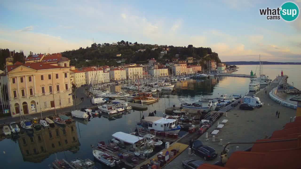 Webcam en direct de Piran “Mandrač” – Incroyable vue en direct de la Villa Piranesi