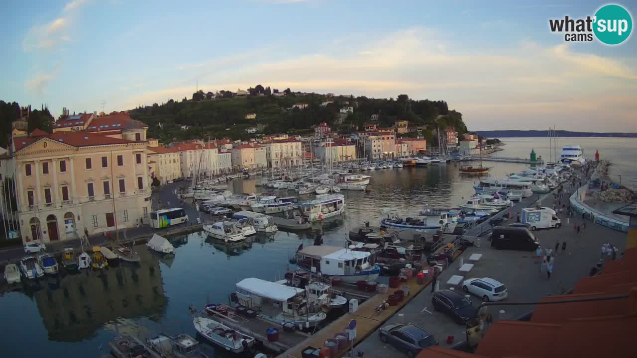Webcam en direct de Piran “Mandrač” – Incroyable vue en direct de la Villa Piranesi