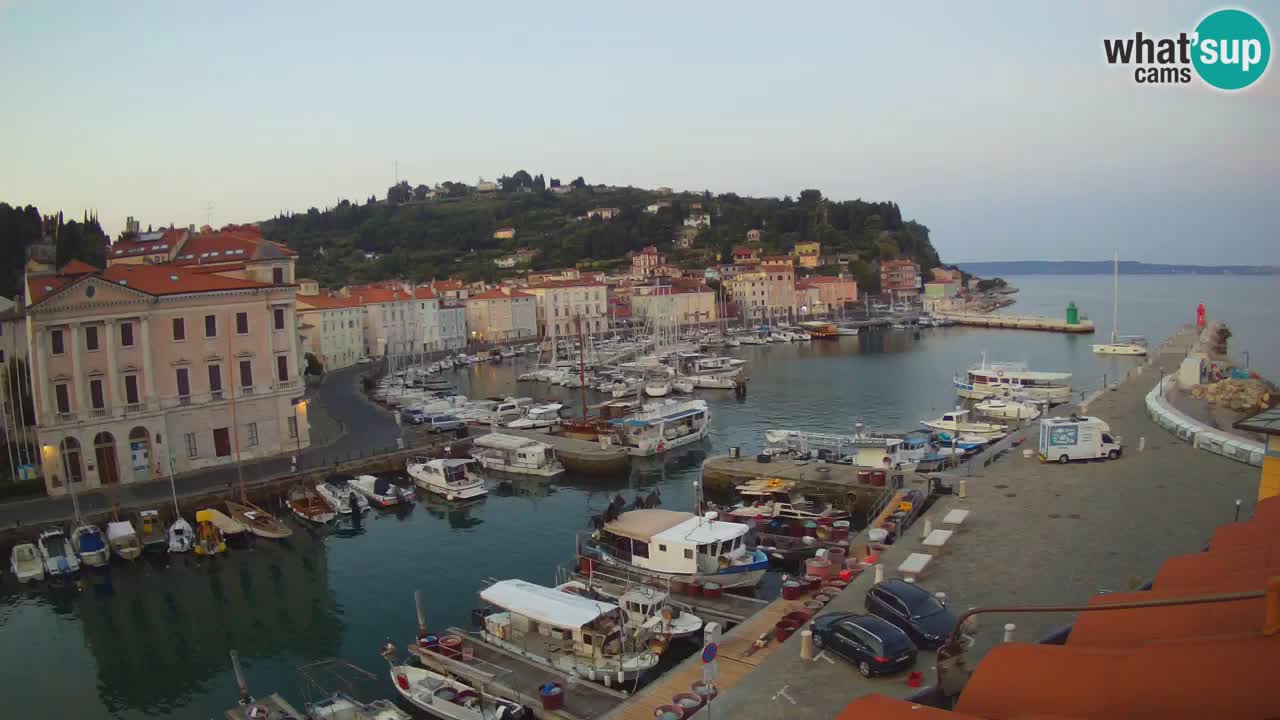 Webcam en direct de Piran “Mandrač” – Incroyable vue en direct de la Villa Piranesi