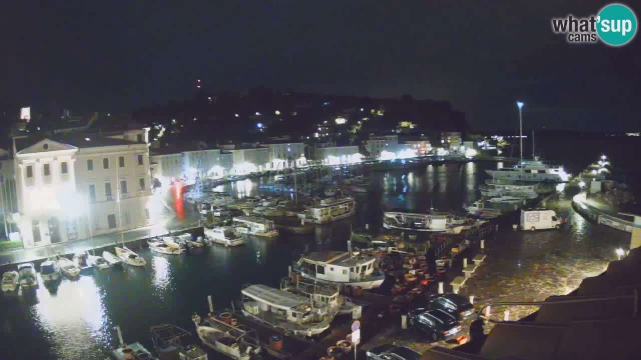 Webcam en direct de Piran “Mandrač” – Incroyable vue en direct de la Villa Piranesi