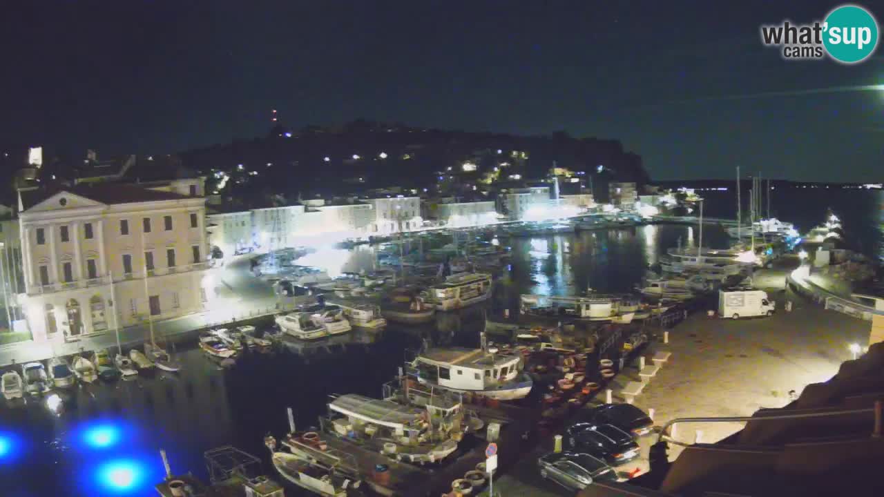 Webcam en direct de Piran “Mandrač” – Incroyable vue en direct de la Villa Piranesi