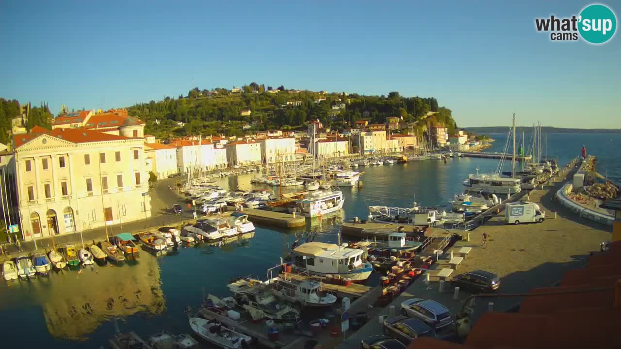 Webcam en direct de Piran “Mandrač” – Incroyable vue en direct de la Villa Piranesi