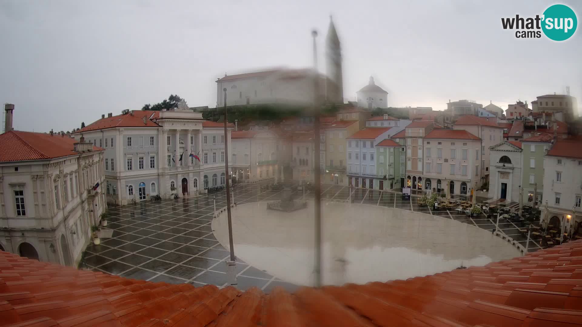 Spletna kamera Piran – trg Tartini z “Mestne Kavarne”