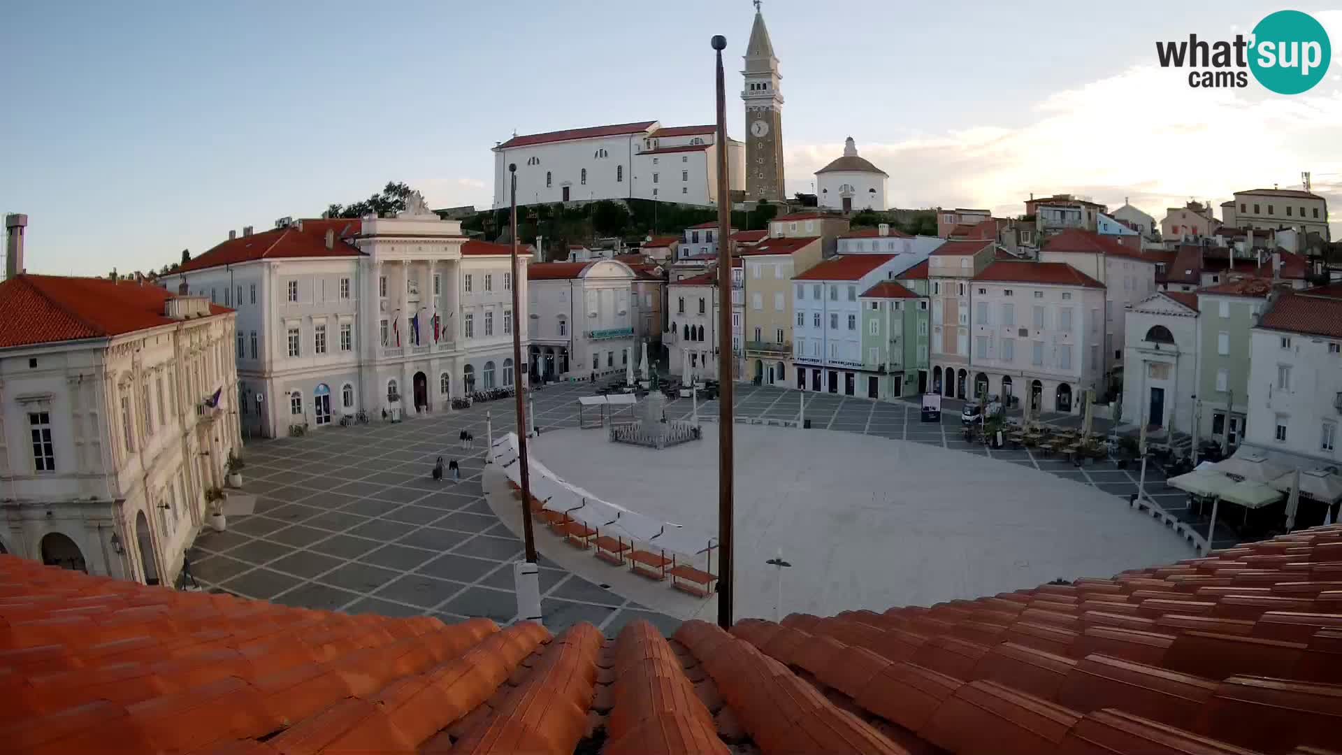Spletna kamera Piran – trg Tartini z “Mestne Kavarne”