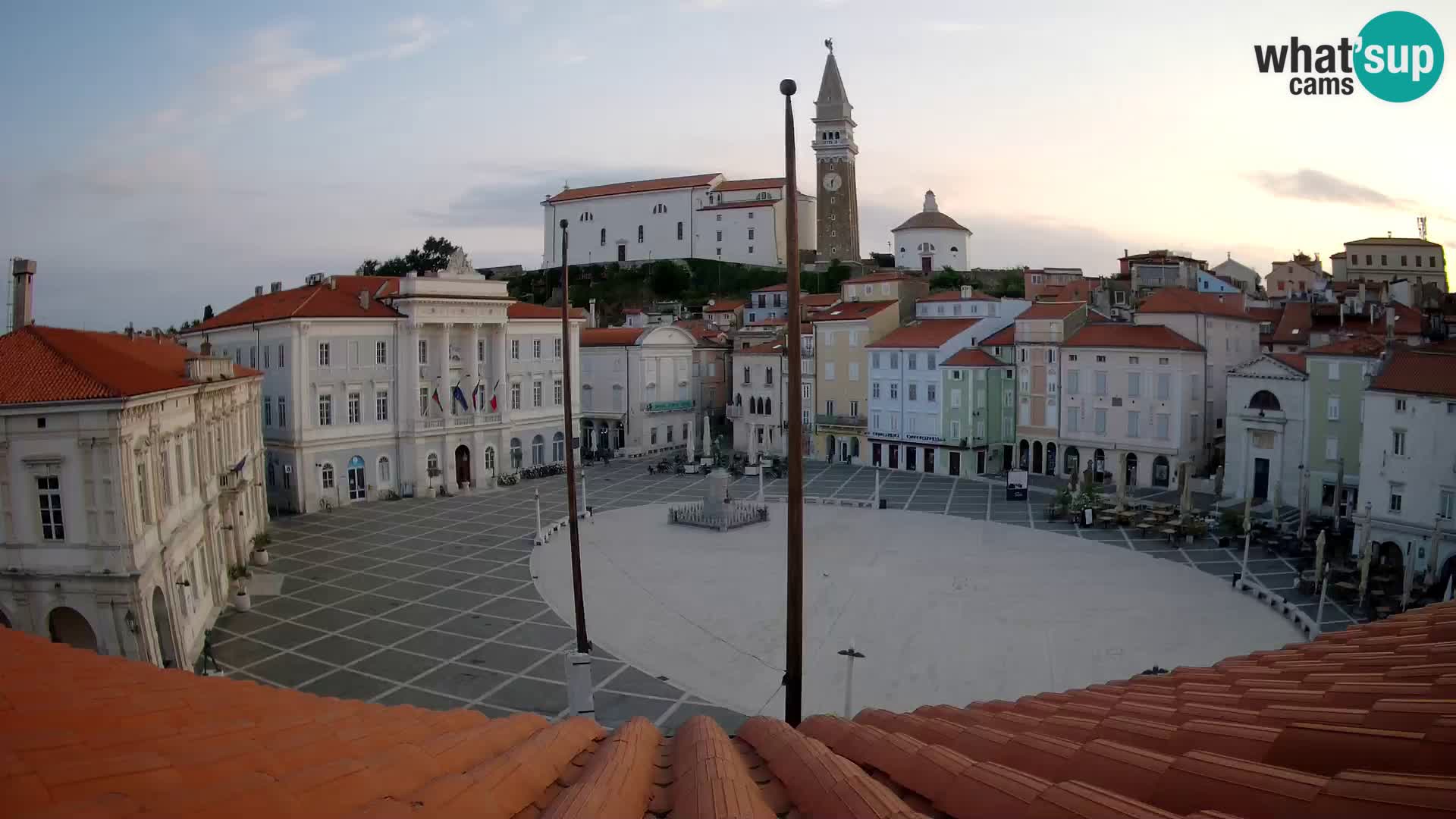 Webcam Piran Tartini square from “Mestna Kavarna”