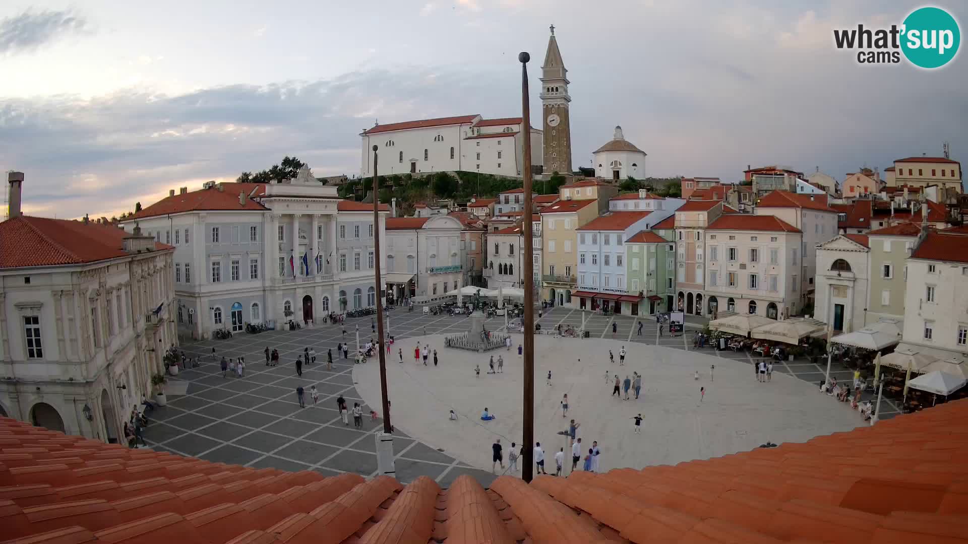 Spletna kamera Piran – trg Tartini z “Mestne Kavarne”