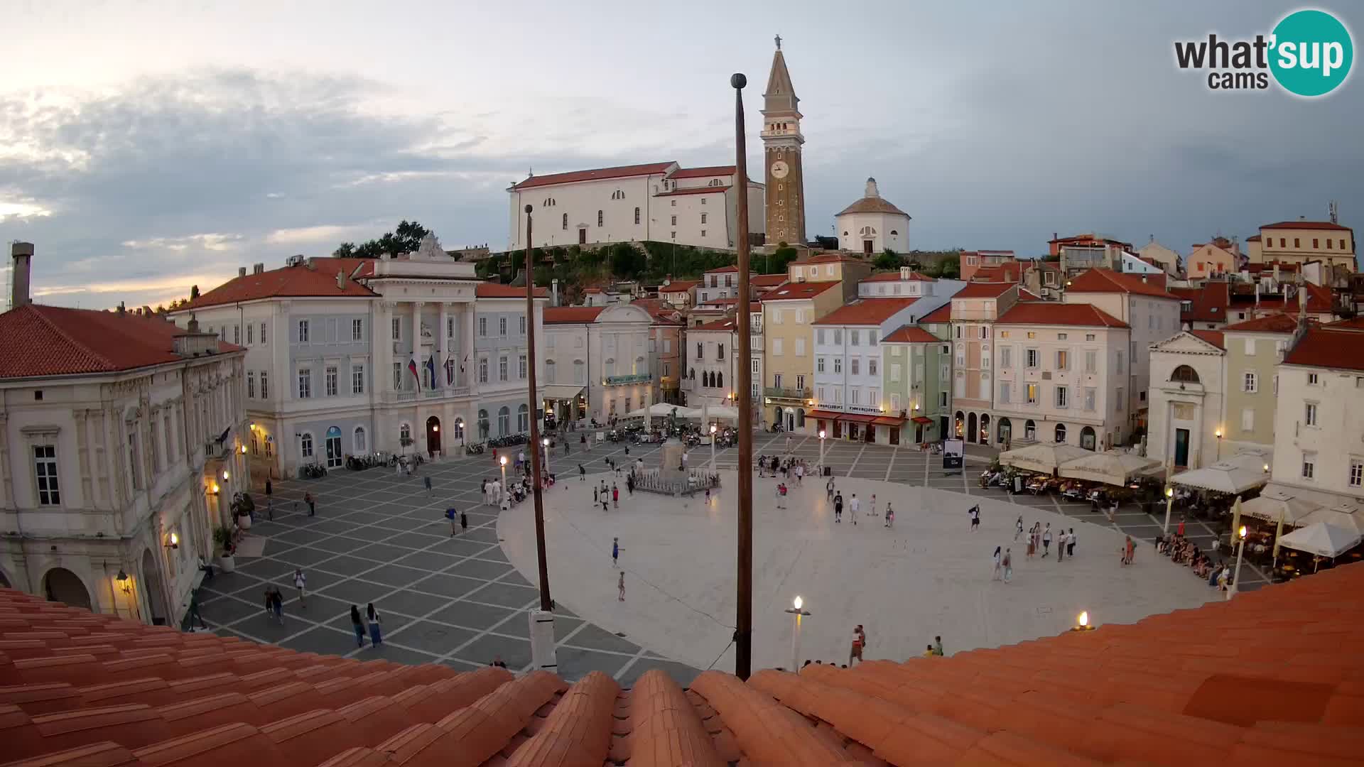 Spletna kamera Piran – trg Tartini z “Mestne Kavarne”