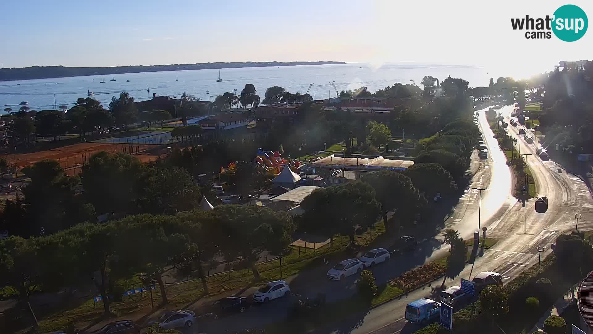 Portorož camera en vivo – vista del puerto deportivo y las canchas de tenis