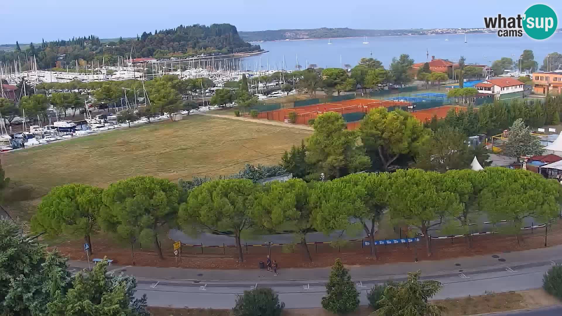 Portorož camera en vivo – vista del puerto deportivo y las canchas de tenis