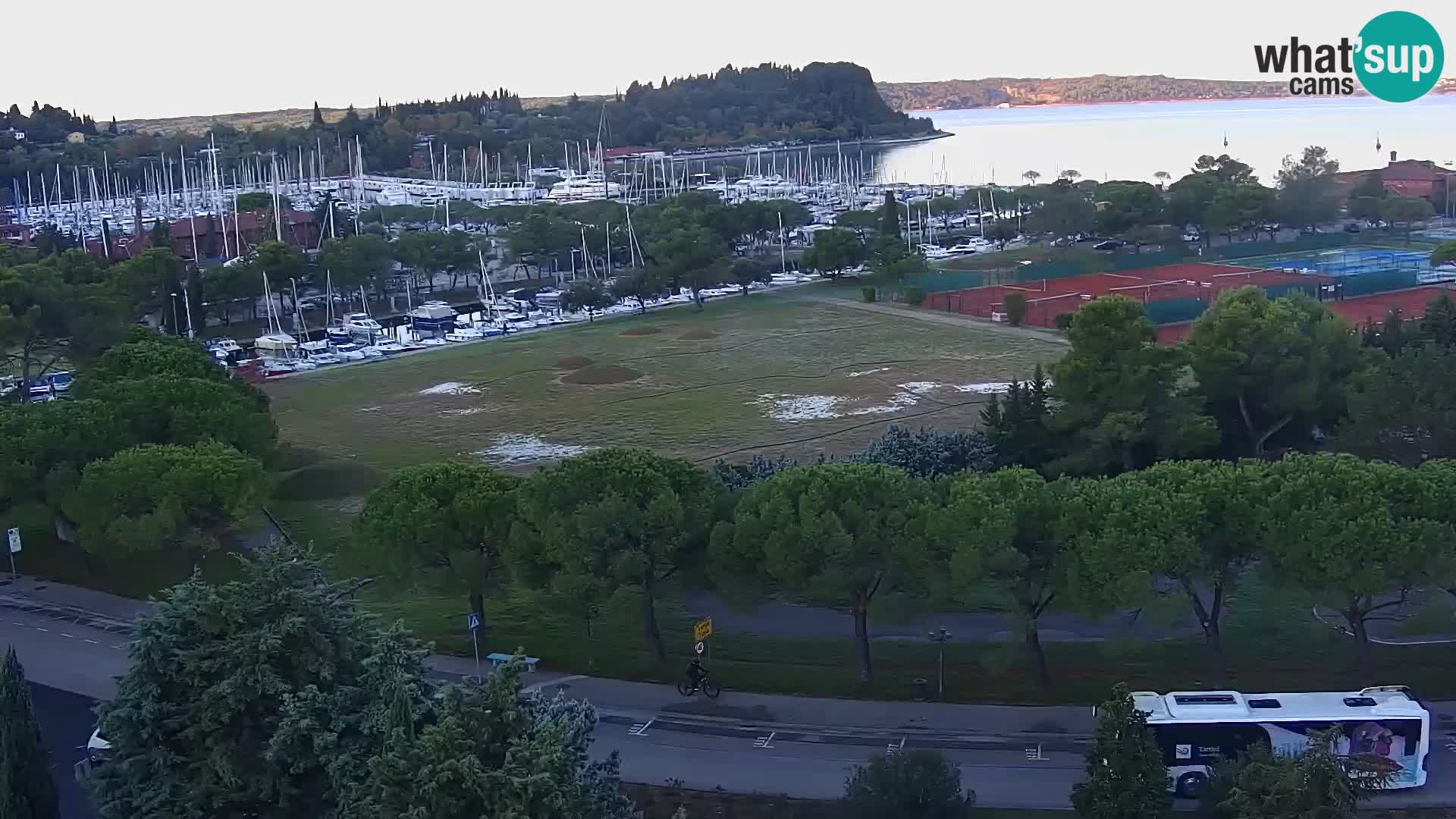 Portorož spletna kamera – pogled na marino in teniška igrišča