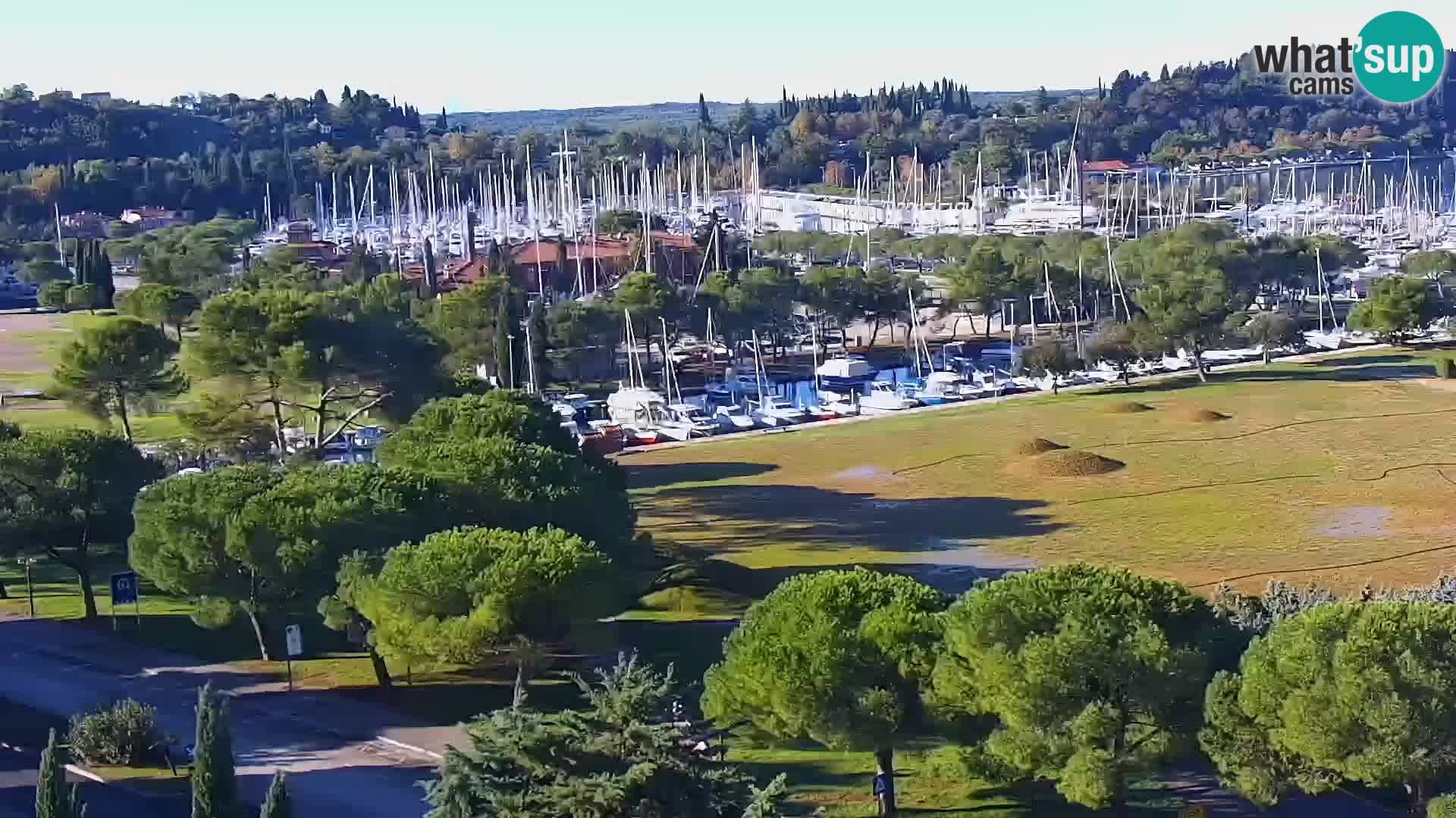 Portorož camera en vivo – vista del puerto deportivo y las canchas de tenis