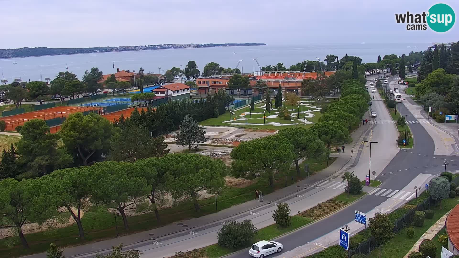 Portorož camera en vivo – vista del puerto deportivo y las canchas de tenis