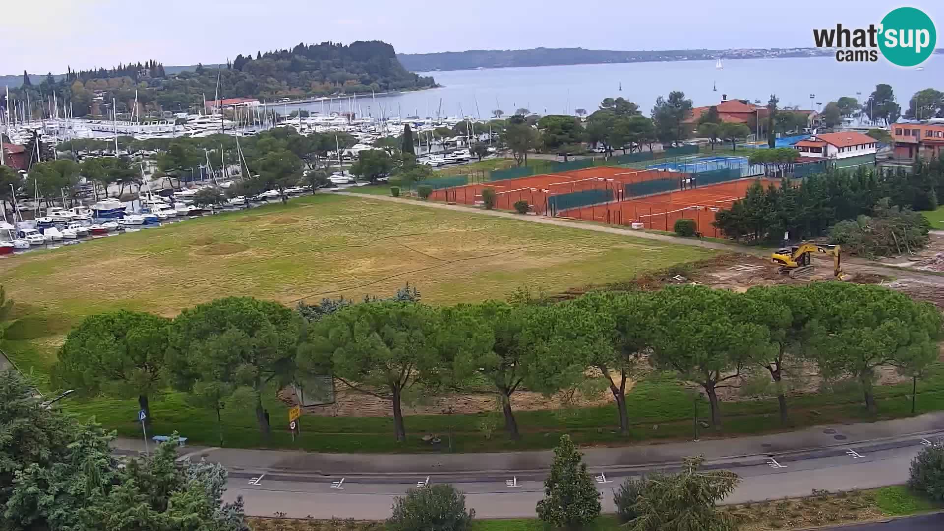 Portorož Live Webcam – vue sur la marina et les courts de tennis