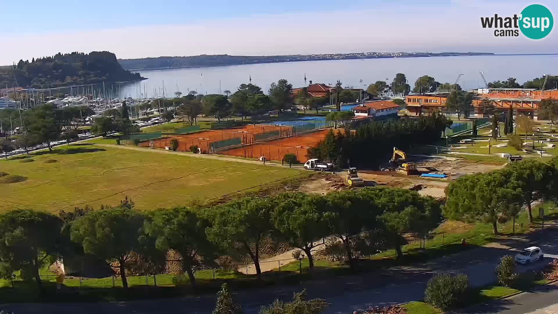 Portorož camera en vivo – vista del puerto deportivo y las canchas de tenis